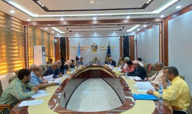 مجلس المستشارين يحمل الحكومة مسؤولية الفشل في توفير الخدمات ويدعو لتمكين الكوادر الجنوبية في المؤسسات الاقتصادية