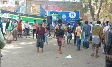 الحزام الامني بلحج يضبط عناصر مسلحة مندسة وسط مظاهرة سليمية ويحذر من أي محاولات لزعزعة الأمن