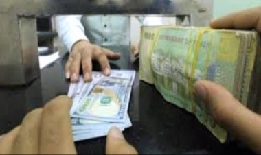 تدهور للاقتصاد وانهيار للريال يزيد من معاناة المواطنين في عدن والمحافظات الجنوبية