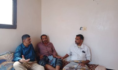 القائم بأعمال رئيس منسقية جامعة أبين يزور رئيس القسم الاعلامي بانتقالي زنجبار ويطمئن على صحته