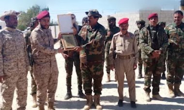 قائد قوات دفاع شبوة يثمن جهود اللواءين الأول والثاني في تعزيز الأمن والاستقرار