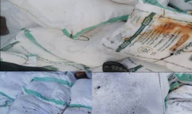 تاجر يحوّل مسار شحنة تحمل 5 ألف طن من الدقيق الفاسد من الحديدة الى عدن