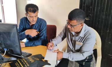 انتقالي خنفر يطلع على سير العمل في إدارة الأحوال المدنية والسجل المدني