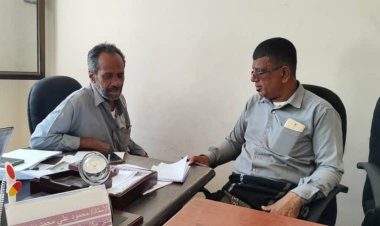 انتقالي خنفر ينفذ نزولاً ميدانياً لمكتب التربية والتعليم للاطلاع على سير العملية التعليمية في مدارس المديرية