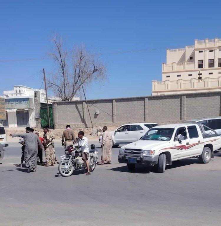 بعد إغلاق جولة تاريخية في سيئون .. تسجيل أول حادث سير على مفرق الإذاعة القديم