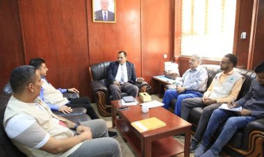 الوزير السقطري يبحث مع مؤسسة التواصل آلية تنفيذ مشروع التمكين الاقتصادي والأمن الغذائي لصغار المزارعين في سقطرى