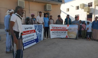 حضرموت : وقفة احتجاجية لسكان النخل تطالب بإعادة فتح جولة أول مايو بسيئون
