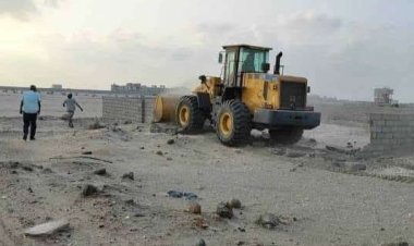 وحدة حماية الاراضي تزيل تعديات وبناء عشوائي في مخطط مستشفى السرطان بخور مكسر