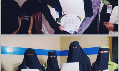 مؤسسة ثمار الخير بكود أبين تكرم رائدتين من التعليم بمناسبة يوم المرأة العالمي