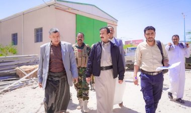 محافظ شبوة يتفقد مؤسسة المياه ويوجه بضمان استقرار خدماتها