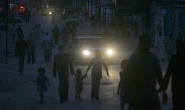 تشديداً لحصارها.. تل أبيب تعلن عن وقف إمداد غزة بالتيار الكهربائي