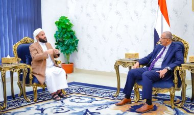 الرئيس الزُبيدي يطّلع على استعدادات وزارة الأوقاف لموسم الحج