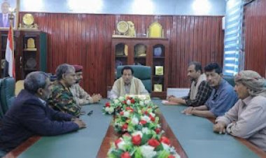 محافظ المهرة يؤكد للجنة الأمنية على رفع الجاهزية وتعزيز التنسيق