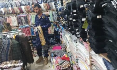 الضالع : القطاع الخامس حزام أمني مريس خلال نزوله الميداني للمحلات التجارية يعثر على بضائع تحمل شعارات حوثية تم استيرادها من صنعاء ( صور )
