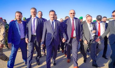 الرئيس ووزير النقل والمحافظ بن الوزير  يدشنون أولى رحلات الخطوط الجوية اليمنية من مطار عتق الدولي