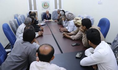 وزير الخدمة المدنية يتفقد فروع هيئة التأمينات بشبوة ويعقد إجتماعا مع قيادات فروع الوزارة بالمحافظة