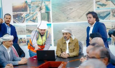 الرئيس الزبيدي يشيد بمشروع الطاقة الاستراتيجي في شبوة بتمويل إماراتي