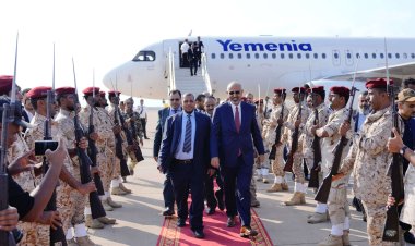 الرئيس الزُبيدي يصل أرخبيل سقطرى لتفقد أوضاع المحافظة