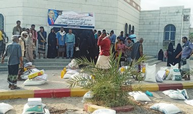 منسقية انتقالي جامعة أبين تدشن توزيع السلال الغذائية على منتسبي وموظفي الجامعة.