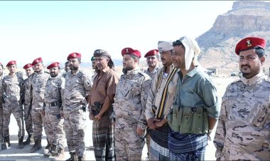 رئيس انتقالي المحفد يتفقد المواقع العسكرية للواء الأول دعم وإسناد ويشيد بجاهزيته القتالية بالمديرية