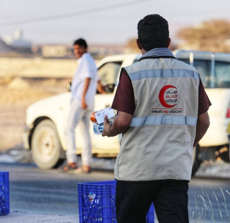 الهلال الأحمر الإماراتي يدشن مشروع إفطار صائم في شبوة