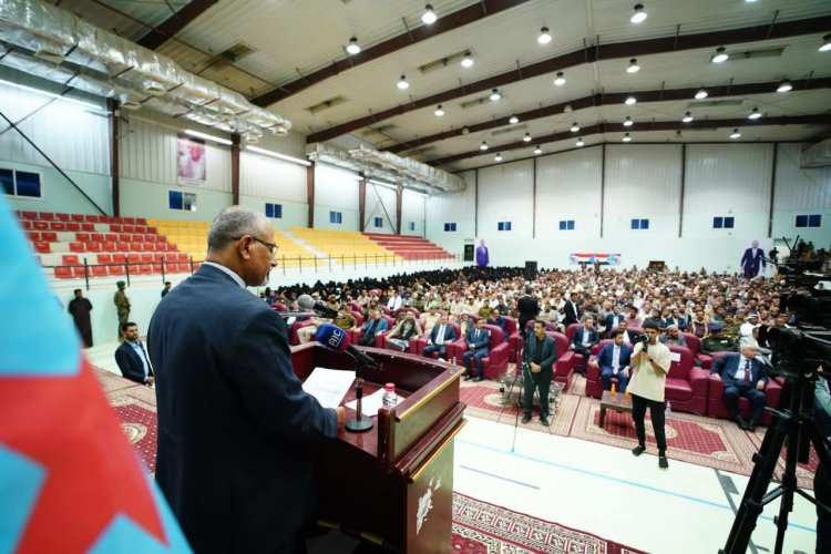 في ليلة رمضانية حاشدة.. شبوة تحتفي بوصول الرئيس الزُبيدي والوفد المرافق له