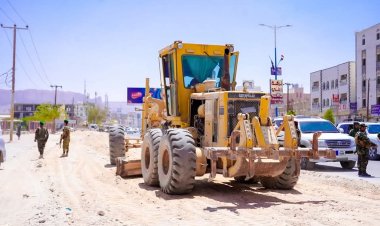 بتوجيهات إبن الوزير.. تنفيذ مشاريع تطويرية طارئة في محافظة شبوة