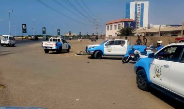 أمن العاصمة عدن ينفذ حملة أمنية واسعة ضد المركبات المخالفة.