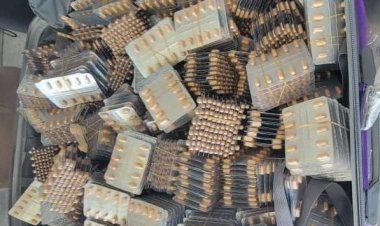 كانت قادمة من مصر.. الجمارك تضبط أدوية مهربة في مطار عدن الدولي