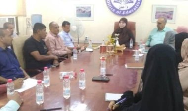 تربية عدن تناقش مع نقابة المعلمين والتربويين إقامة الامتحانات الوزارية في ظل الإضراب