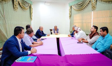 اللواء بن بريك يلتقي عددًا من قيادة مؤتمر حضرموت الجامع بمدينة المكلا