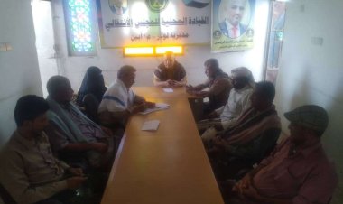 انتقالي لودر يقف أمام تقارير توزيع السلال الغذائية لأسر الشهداء والأشد فقرا في المديرية