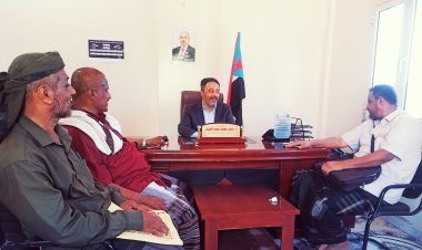 رئيس انتقالي أبين يبحث مع مسؤولي القطاع الصحي سبل تحسين الخدمات الطبية بمودية