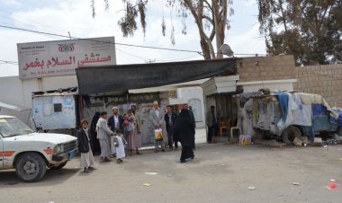 هجوم إرهابي حوثي يستهدف منزل مدير مستشفى السلام بخمر: صدى الخلافات مع المليشيات يهدد أمن المدنيين