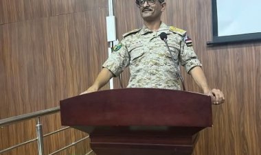 قائد قطاع الحزام الأمني زنجبار يهنئ القائد أبو منيرة بمناسبة نيله درجة الماجستير في العلوم العسكرية