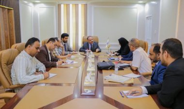 اجتماع برئاسة وزير النقل يناقش جهود تسريع تنفيذ مشروع ميناء سقطرى الاستراتيجي