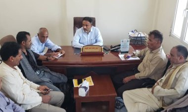 خلال لقائه قيادة انتقالي مكيراس..رئيس انتقالي أبين يطلع على مستجدات الوضع الميداني في المديرية