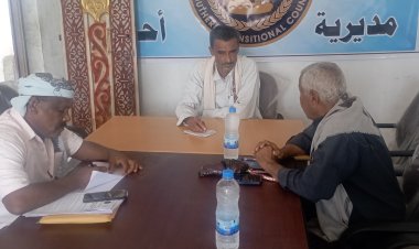 رئيس انتقالي أحور يناقش مع مدير كهرباء المديرية أبرز التحديات التي تواجه التيار الكهربائي