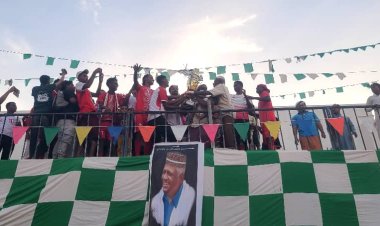 بثلاثية الأحقاف شبام يتوَّج بطلاً لدوري الفقيد محمد سالم عفيف بعد مواجهة مثيرة