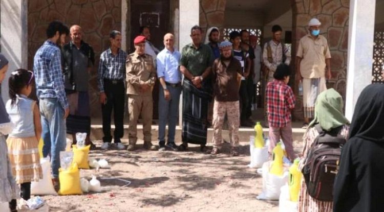 بدعم المغتربين..توزيع سلال غذائية لأطفال الإعاقة بالضالع 