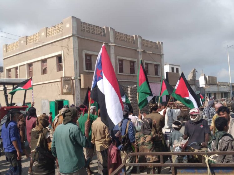 مسيرة جماهيرية حاشدة في أحور تضامناً مع الشعب الفلسطيني وتنديداً بحصار غزة