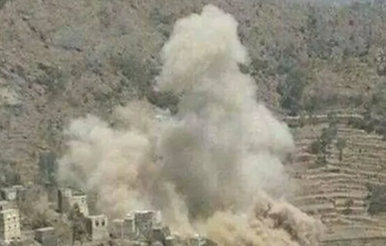 الحوثيون يفجرون منزل مواطن في الشقب بتعز