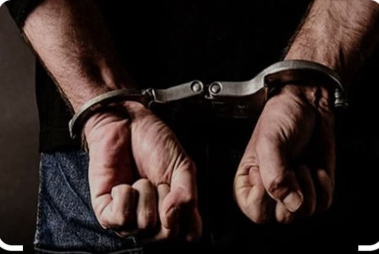 بعد ساعة من وقوع الجريمة.. أمن المكلا يضبط متهمًا بإطلاق النار على والدته بعد كمين محكم
