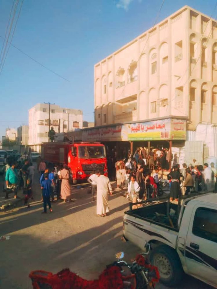 الدفاع المدني بشبوة ينجح في إخماد حريق بأحد الطواحين بمدينة عتق .