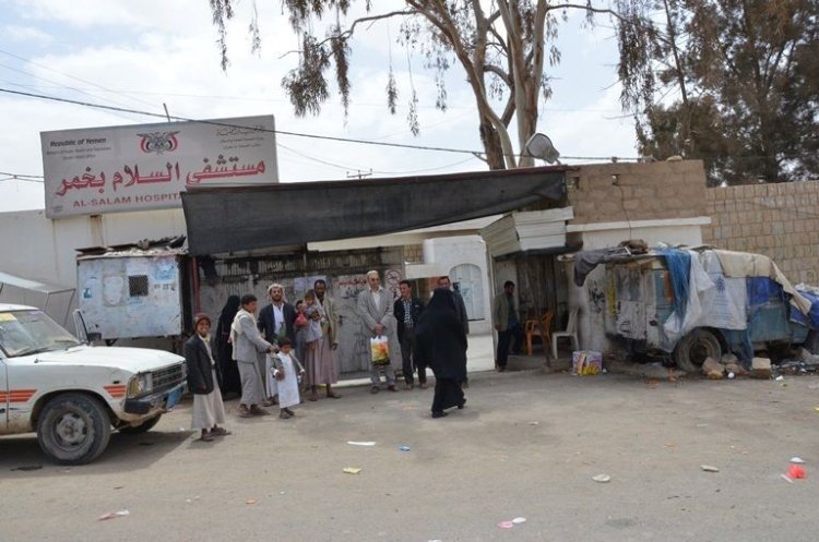 هجوم إرهابي حوثي يستهدف منزل مدير مستشفى السلام بخمر: صدى الخلافات مع المليشيات يهدد أمن المدنيين
