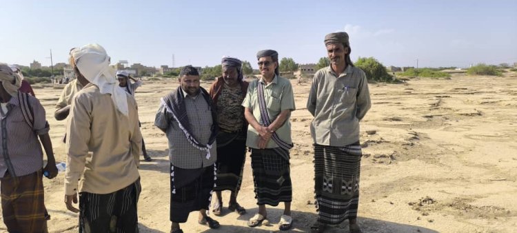 رئيس انتقالي أحور ومدير عام المديرية يشاركان في تشييع جثمان الفقيد الشاب ناصر عمر قفاز المسعدي
