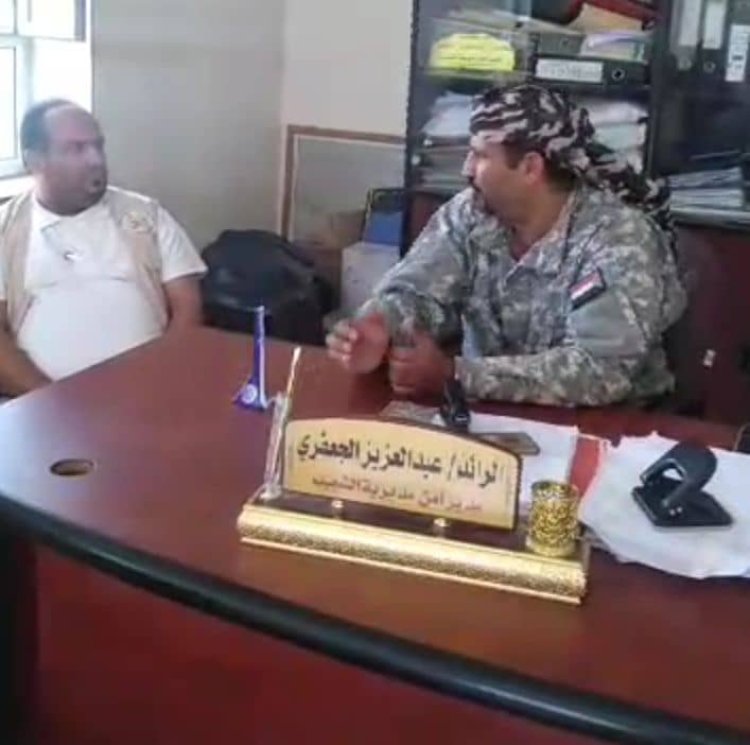 في زيارة إنسانية : ممثل حقوق الإنسان في الضالع يلتقي بطفل محتجز في إدارة أمن الشعيب