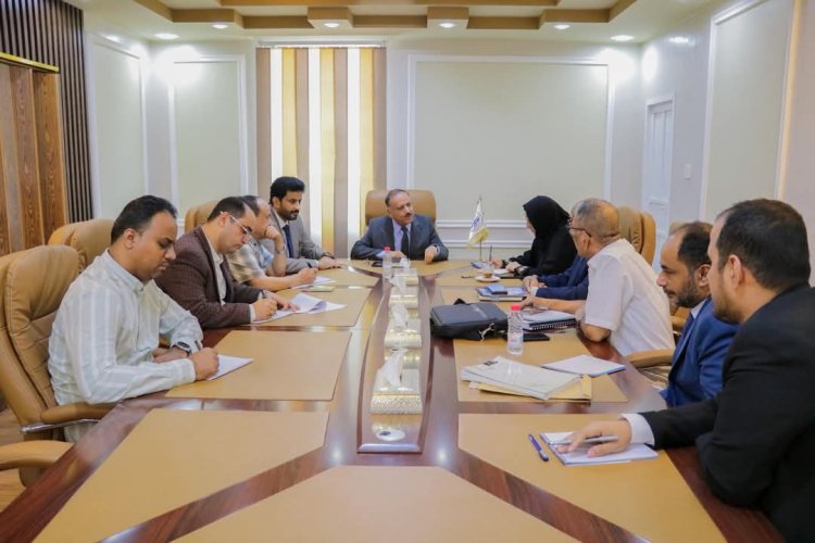 اجتماع برئاسة وزير النقل يناقش جهود تسريع تنفيذ مشروع ميناء سقطرى الاستراتيجي