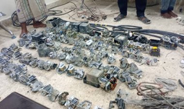 ضبط عصابة الكهرباء في فوة: الأمن يضع حداً لسرقات الكابلات والخردة