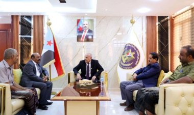 الكثيري يطّلع على سير العمل الإداري بانتقالي شبوة